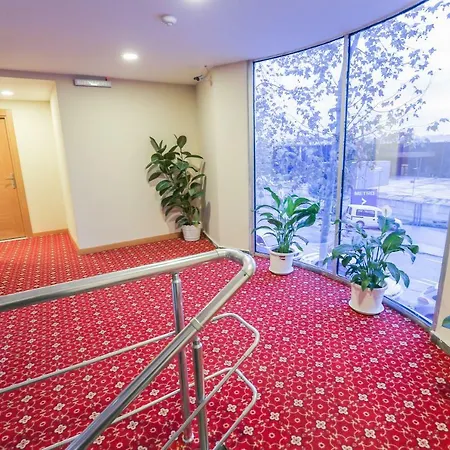 Hotel Grand Airport 3*